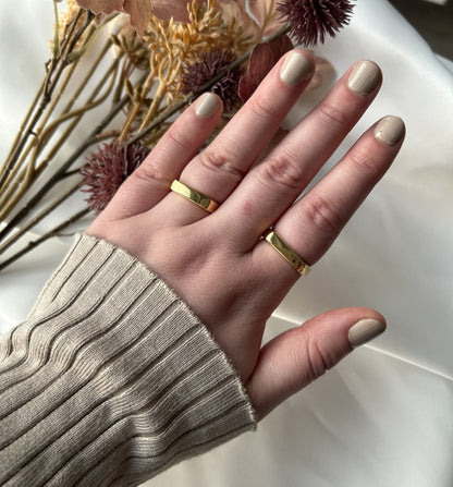 Gold Rectangle Signet Ring For Men or Women - Ring - Boutique Wear RENN