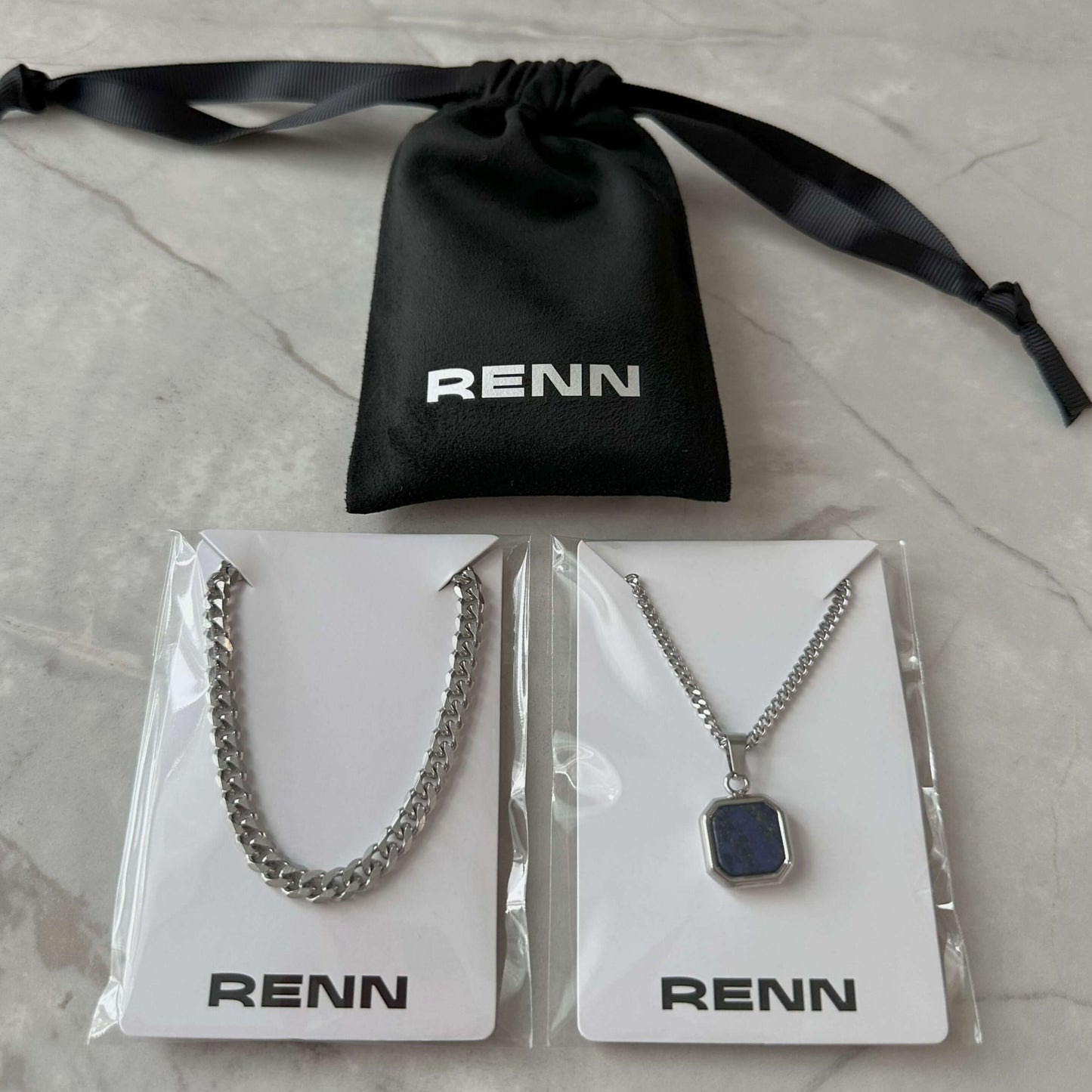 Ensemble de Colliers Argentés : Collier à Pendentif Carré Noir, Bleu ou Blanc et Chaîne Gourmette de 5mm