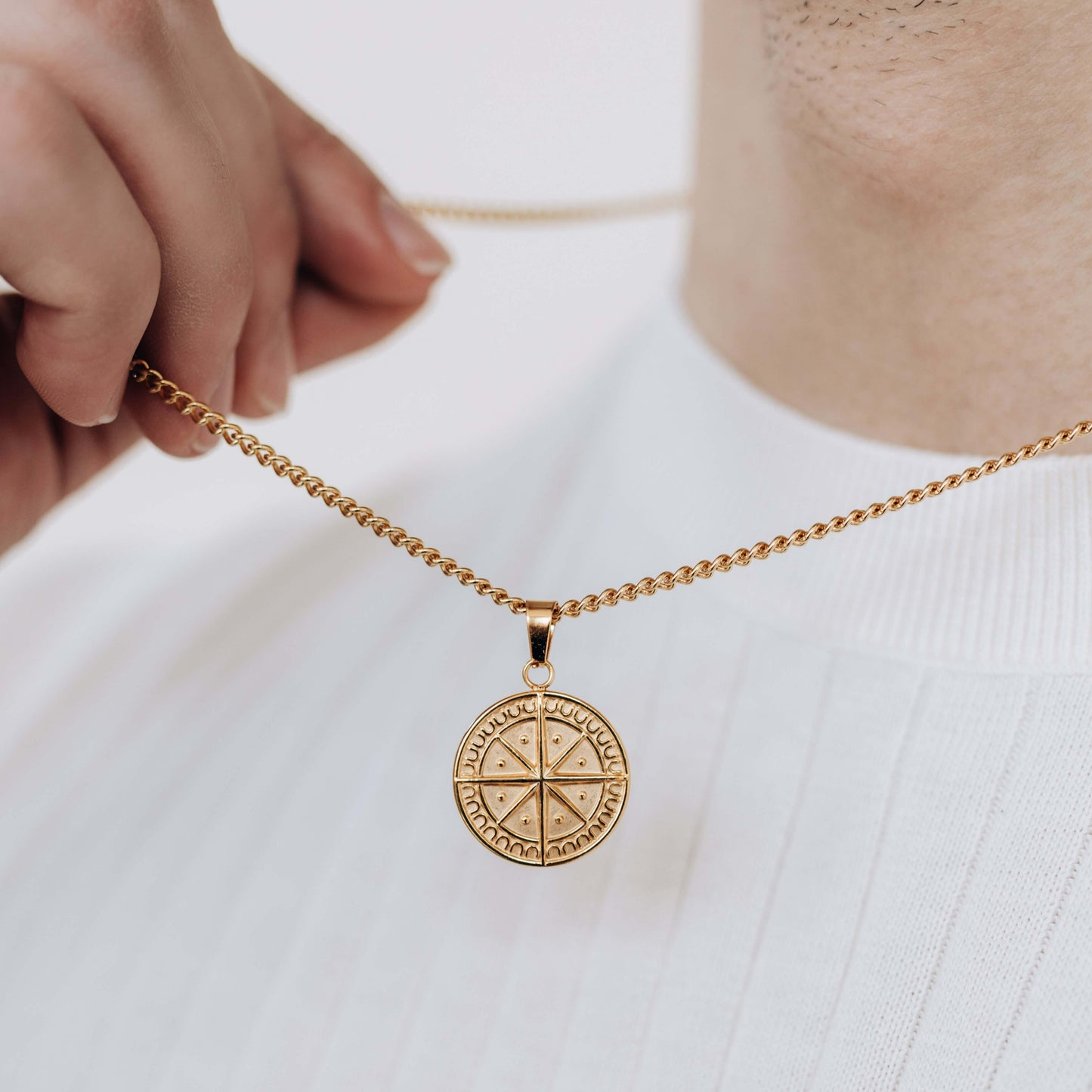 Gold compass pendant necklace - Boutique Wear RENN