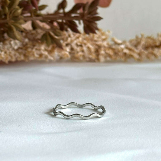 Dainty Silver Thin Wavy Ring For Women