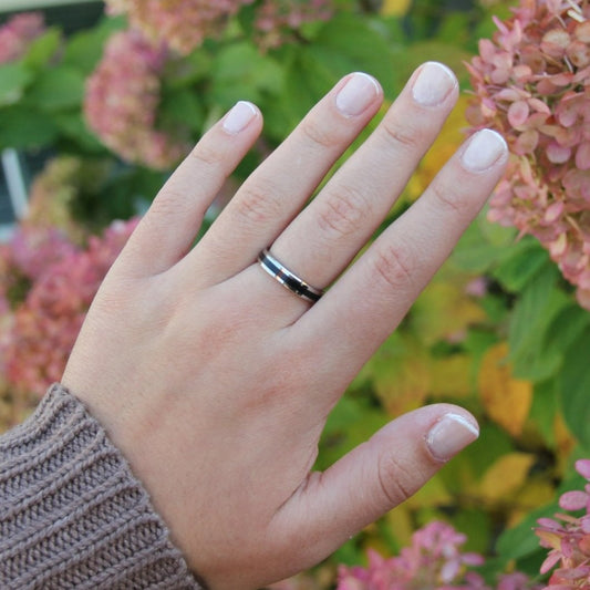 Black and Silver 4mm Classic Ring For Women or Men - Ring - Boutique Wear RENN