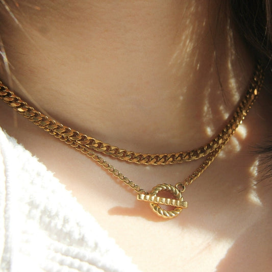 Classy Gold Croissant Toggle Necklace For Women - Necklace - Boutique Wear RENN