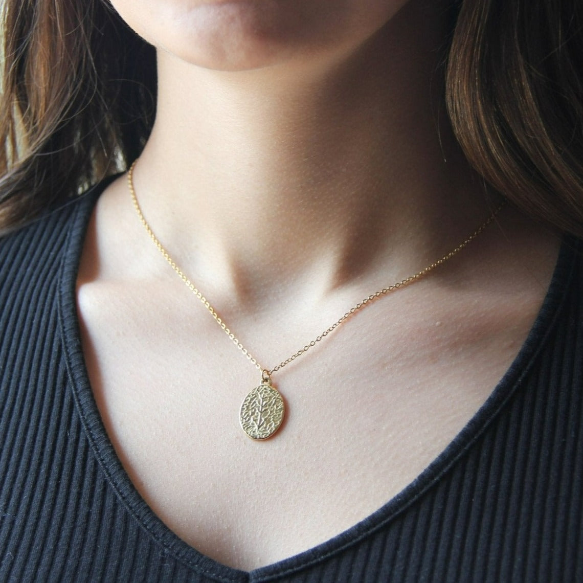 Dainty Silver or Gold Oval Flower Pendant Necklace For Women - Necklace - Boutique Wear RENN