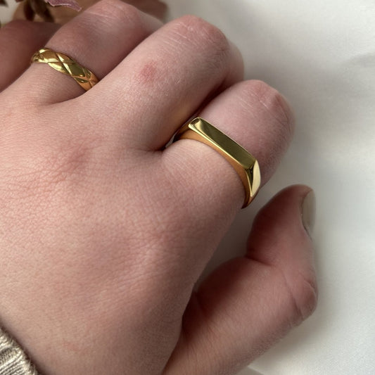 Gold Rectangle Signet Ring For Men or Women - Ring - Boutique Wear RENN