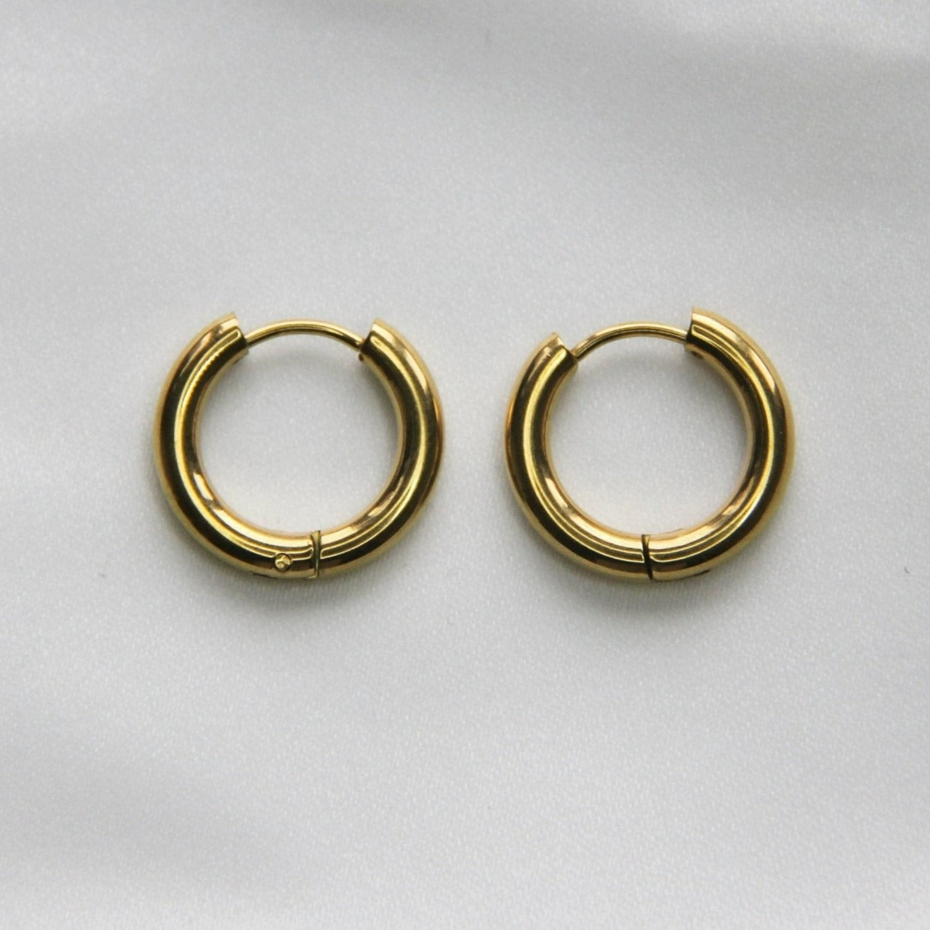 Amazon.com: 14K Yellow Gold Round Braided Hoop Earrings (25MM): Clothing,  Shoes & Jewelry