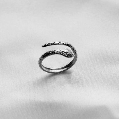 Silver Adjustable Snake Ring For Women - Ring - Boutique Wear RENN