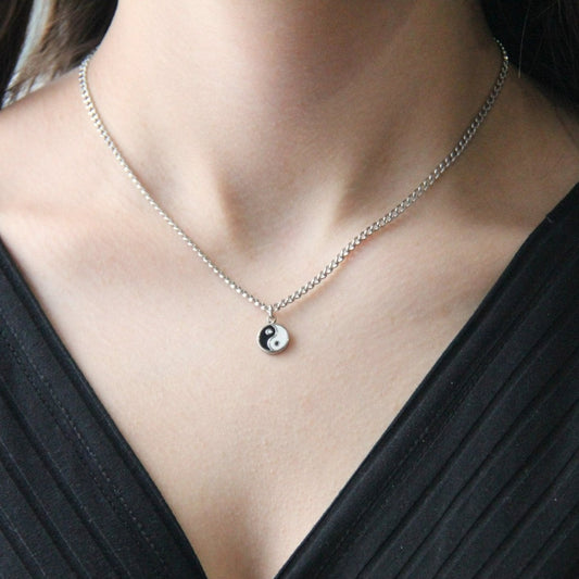 Silver Round Pendant Necklace For Woman - Necklace - Boutique Wear RENN
